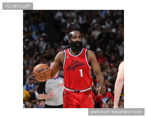 哈登站在中圈，洛杉矶快船开始控表